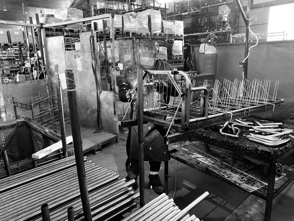 Murexpo: proceso de fabricación de expositores metálicos en el taller de Murciana de Expositores